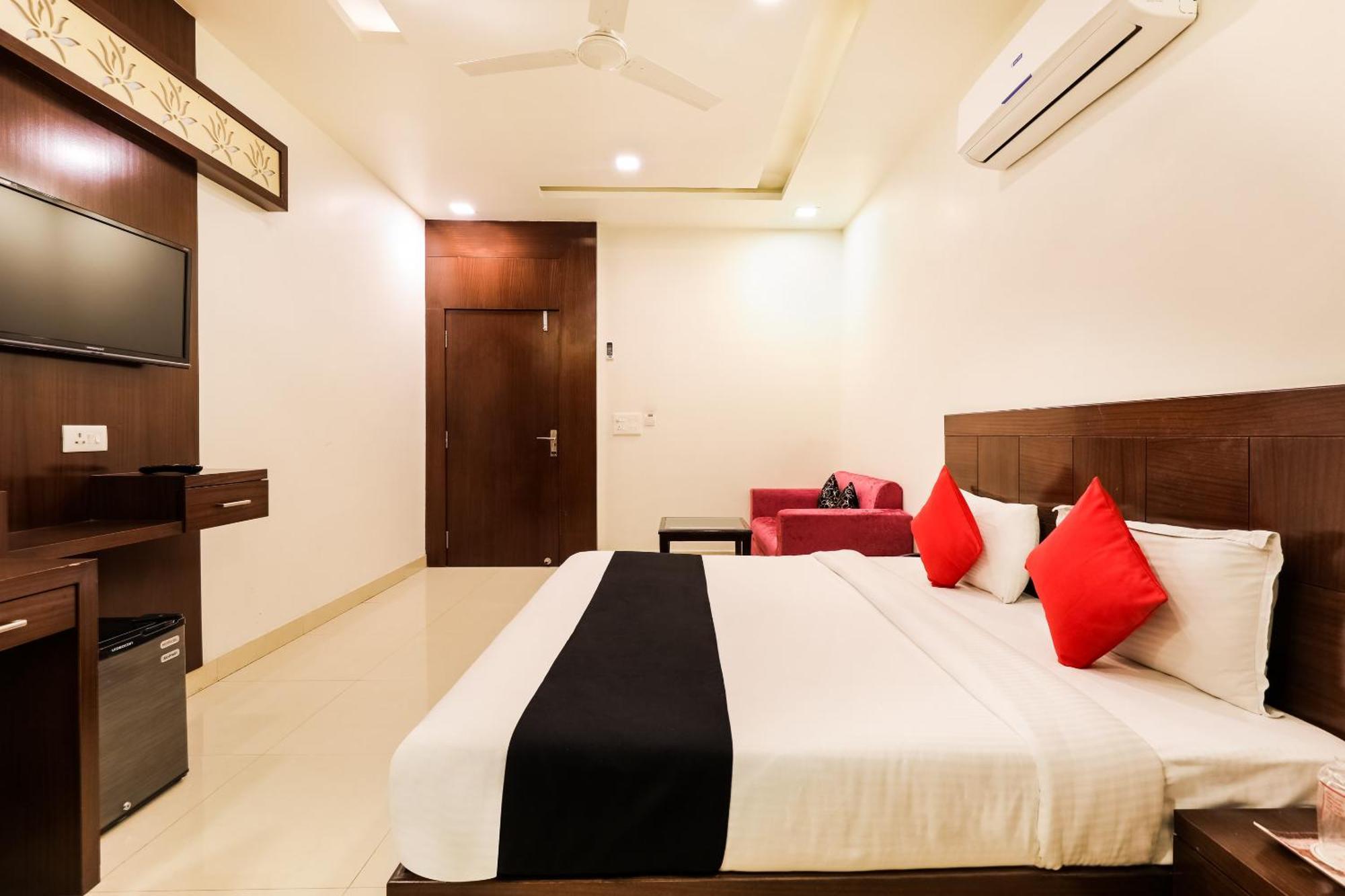 Super Townhouse Lalghati Near Airport ボーパール エクステリア 写真
