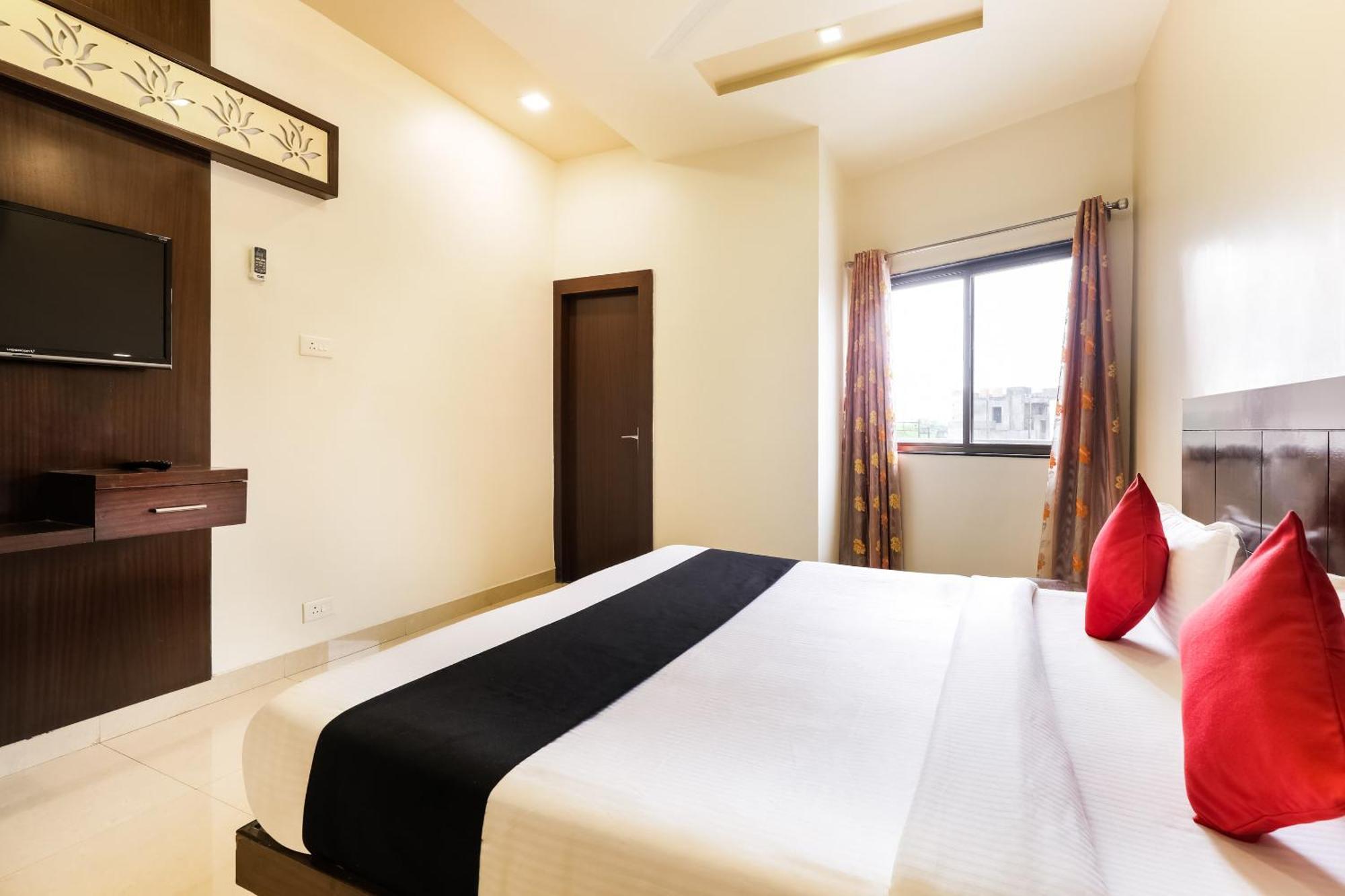 Super Townhouse Lalghati Near Airport ボーパール エクステリア 写真
