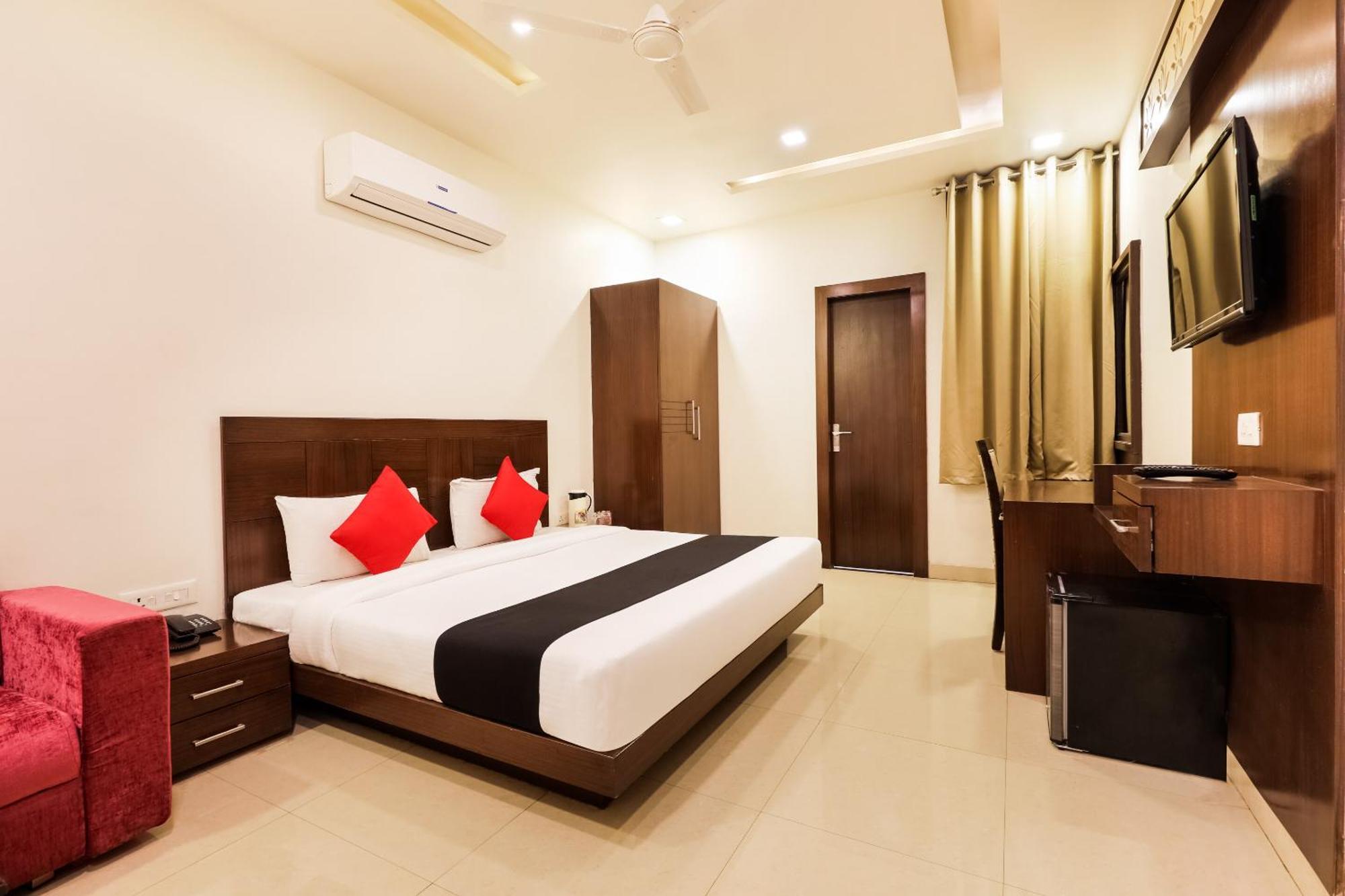 Super Townhouse Lalghati Near Airport ボーパール エクステリア 写真