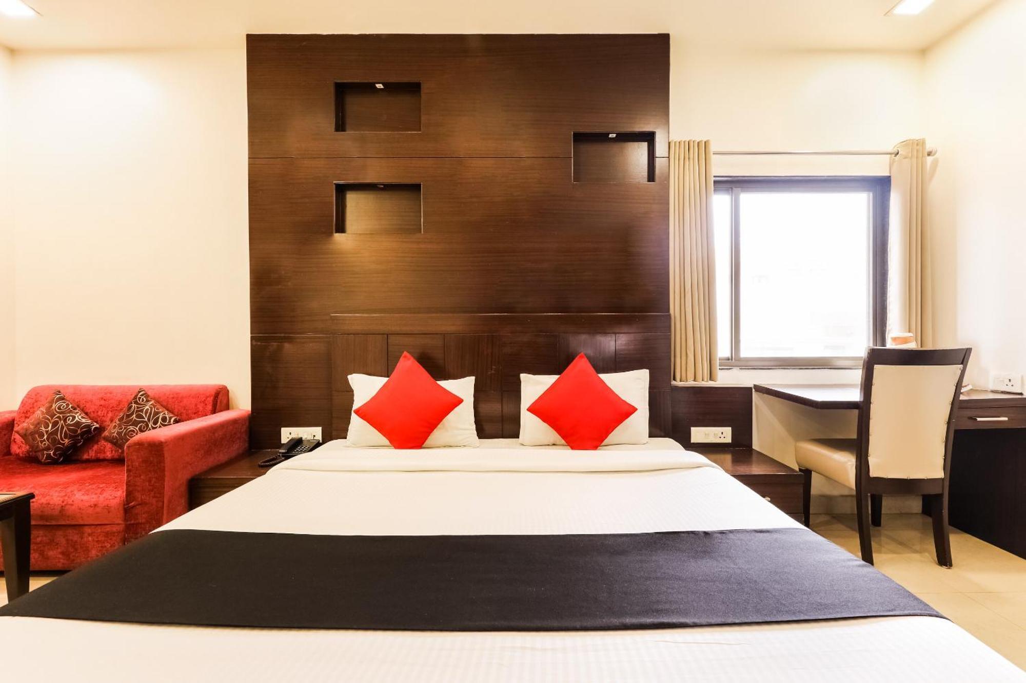 Super Townhouse Lalghati Near Airport ボーパール エクステリア 写真