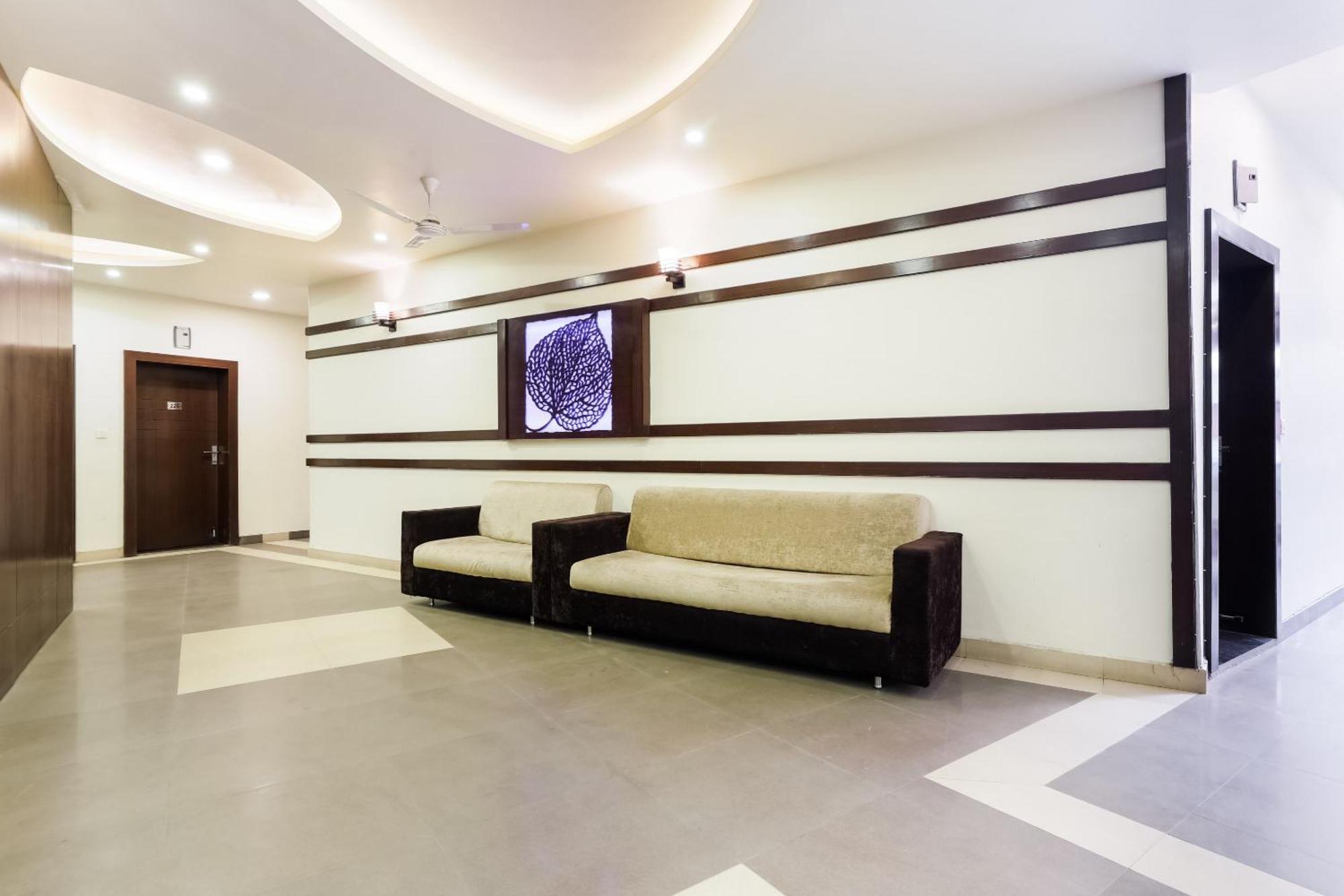 Super Townhouse Lalghati Near Airport ボーパール エクステリア 写真