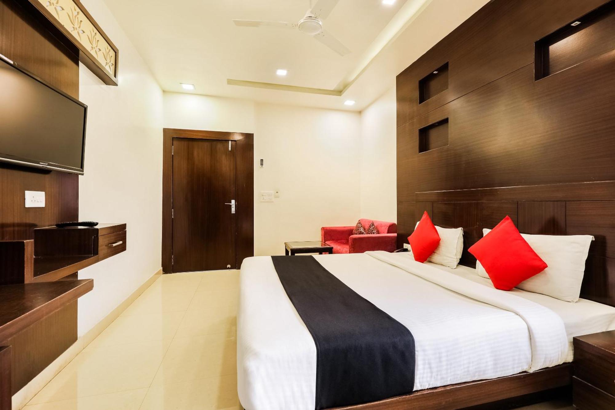 Super Townhouse Lalghati Near Airport ボーパール エクステリア 写真