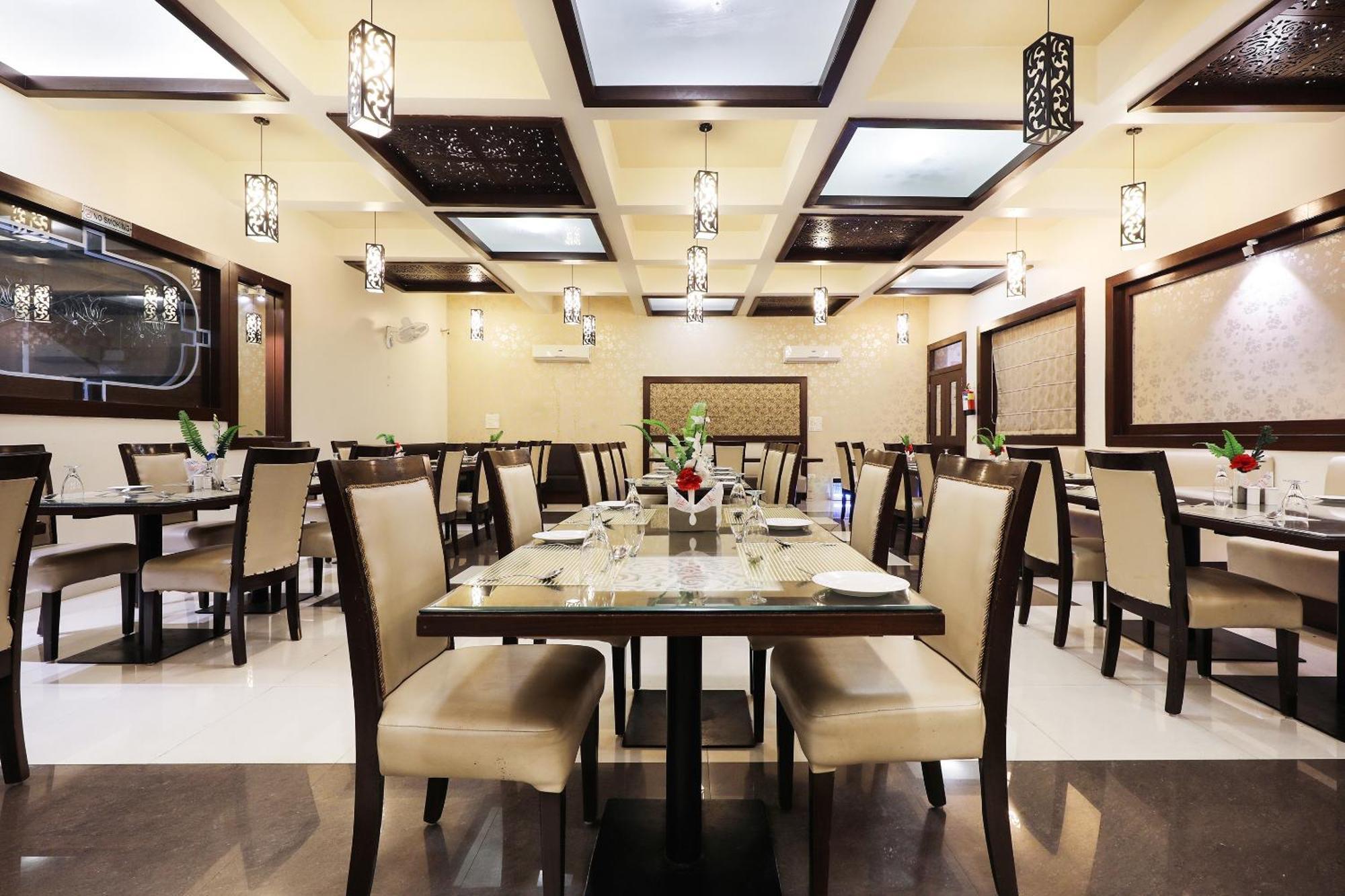Super Townhouse Lalghati Near Airport ボーパール エクステリア 写真