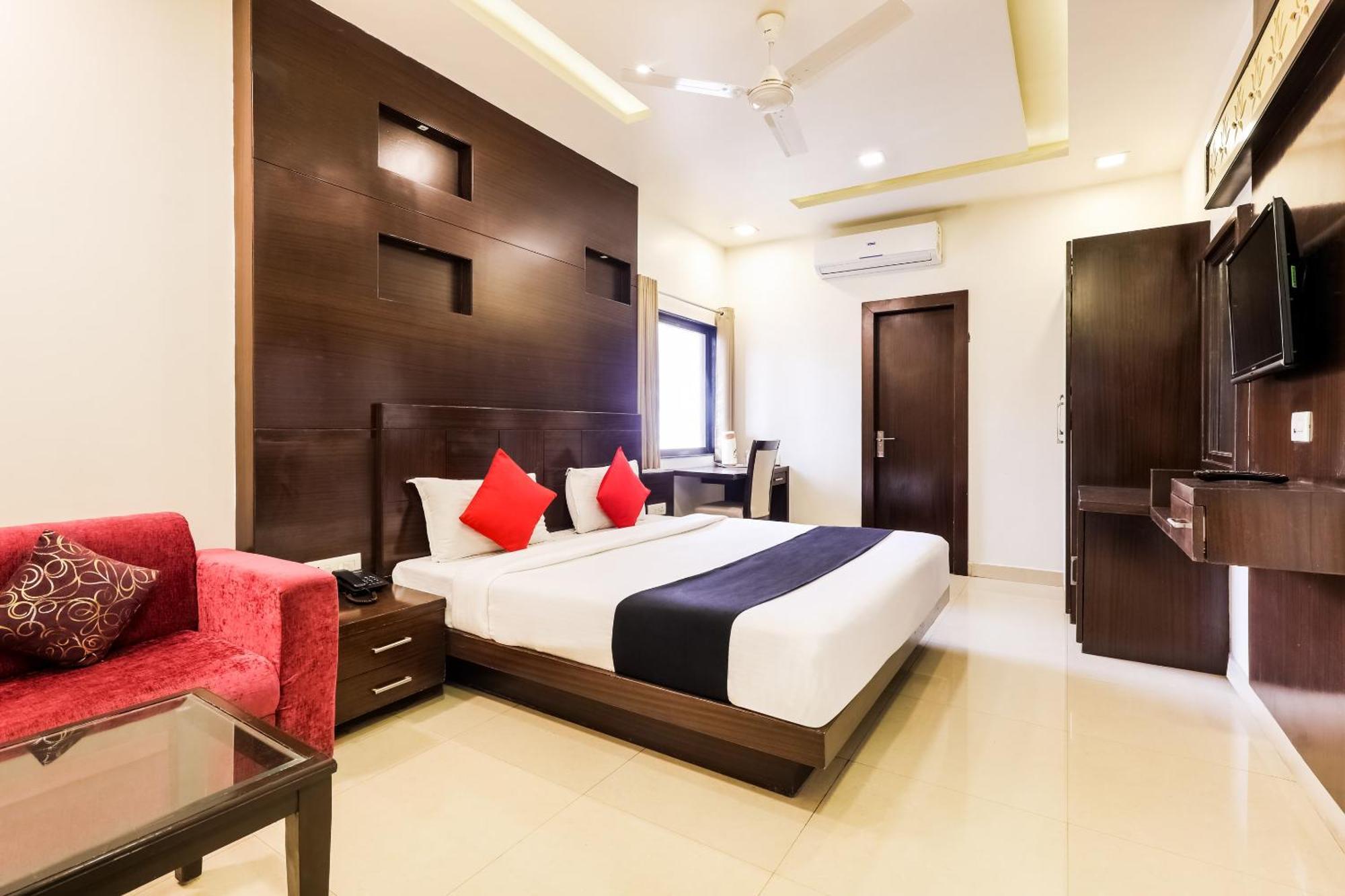 Super Townhouse Lalghati Near Airport ボーパール エクステリア 写真