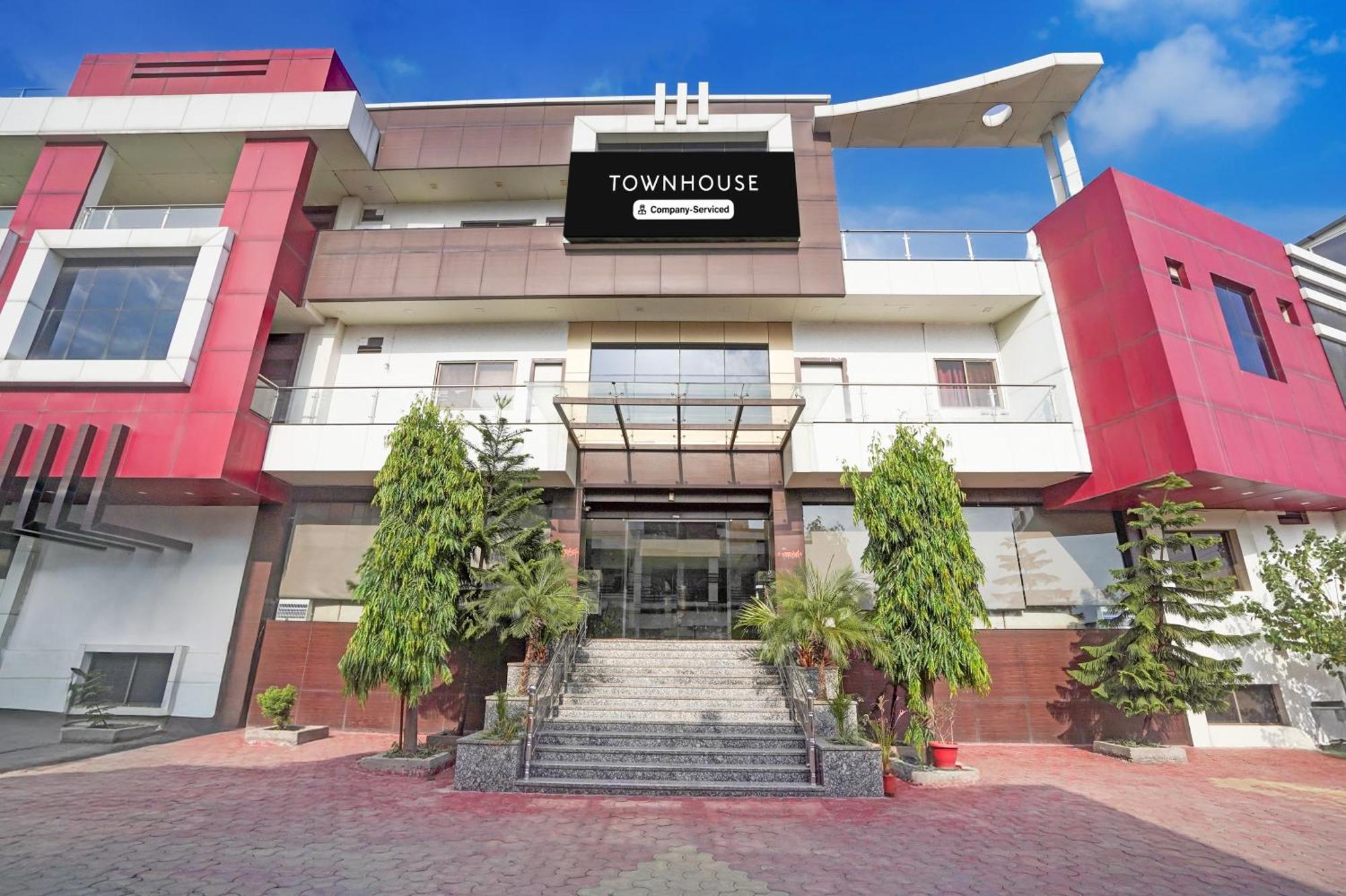 Super Townhouse Lalghati Near Airport ボーパール エクステリア 写真