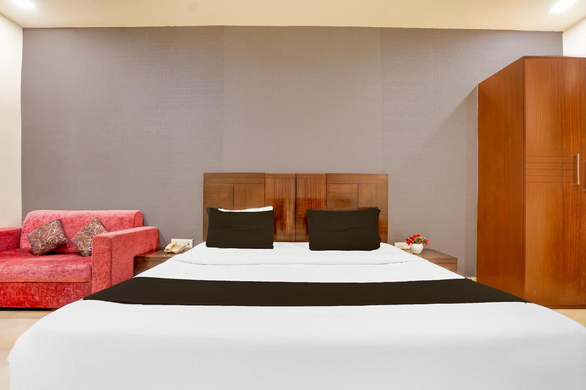 Super Townhouse Lalghati Near Airport ボーパール エクステリア 写真