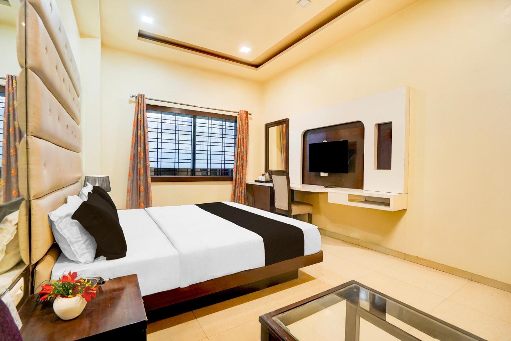 Super Townhouse Lalghati Near Airport ボーパール エクステリア 写真