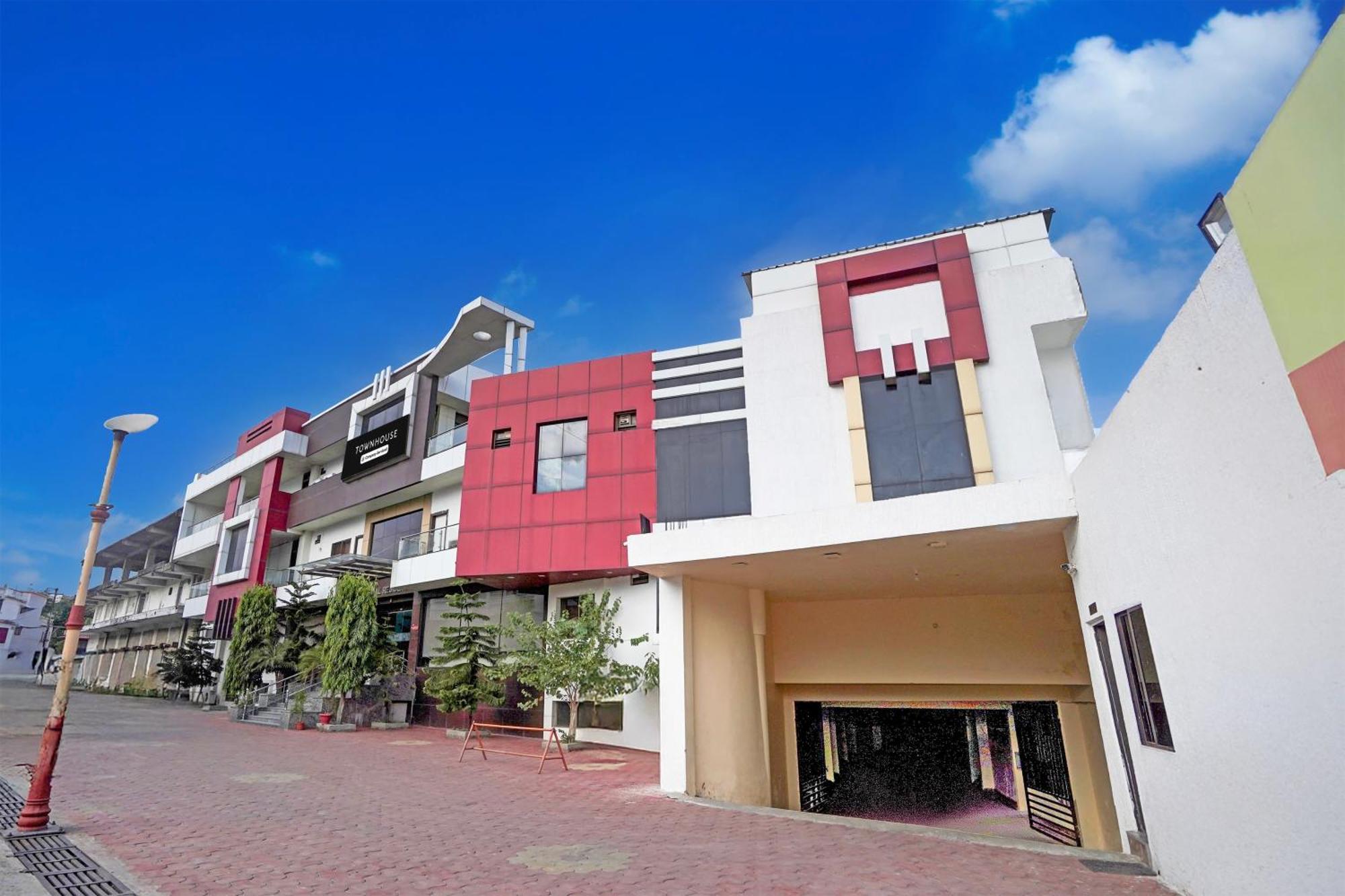 Super Townhouse Lalghati Near Airport ボーパール エクステリア 写真