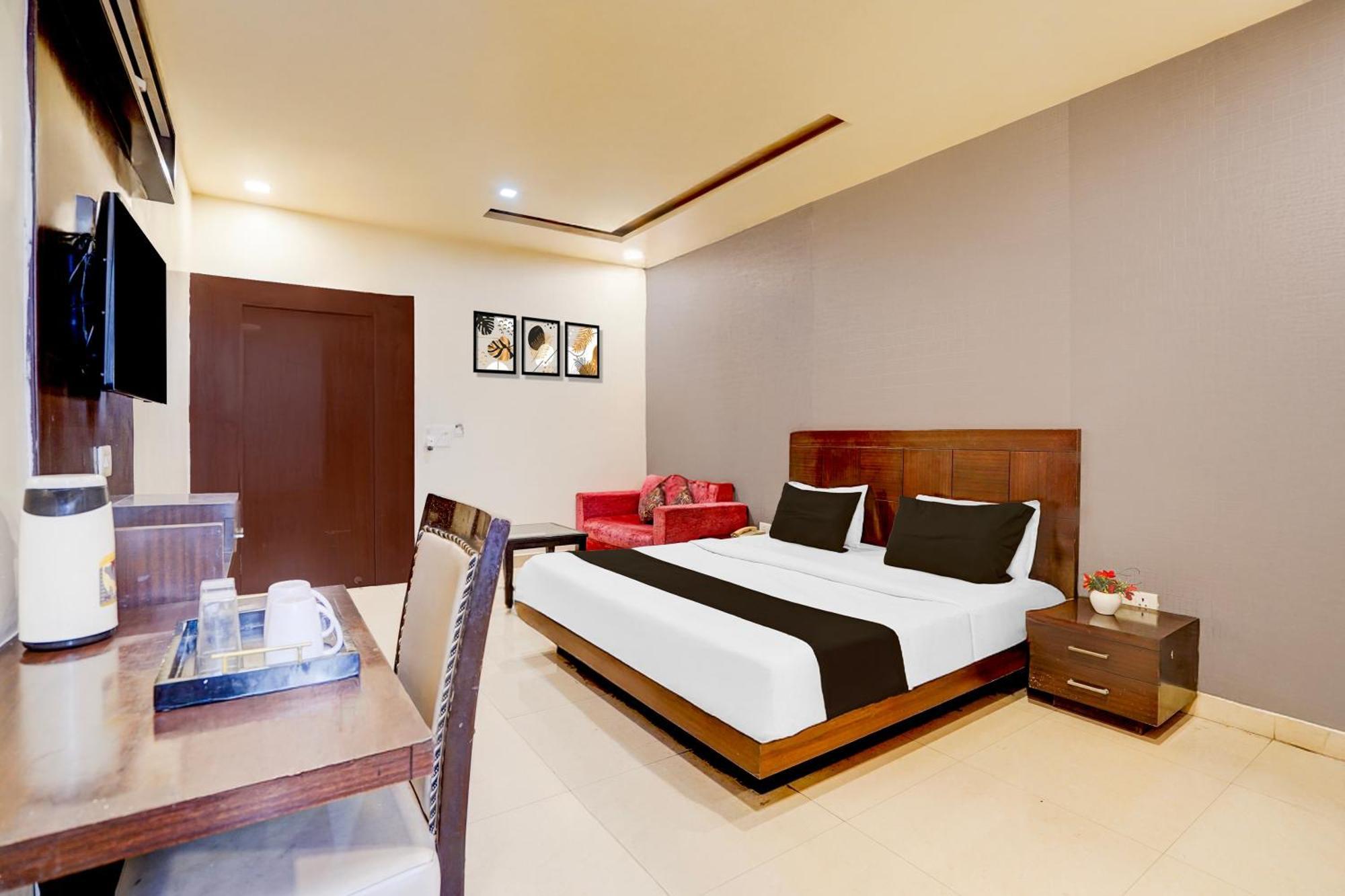 Super Townhouse Lalghati Near Airport ボーパール エクステリア 写真