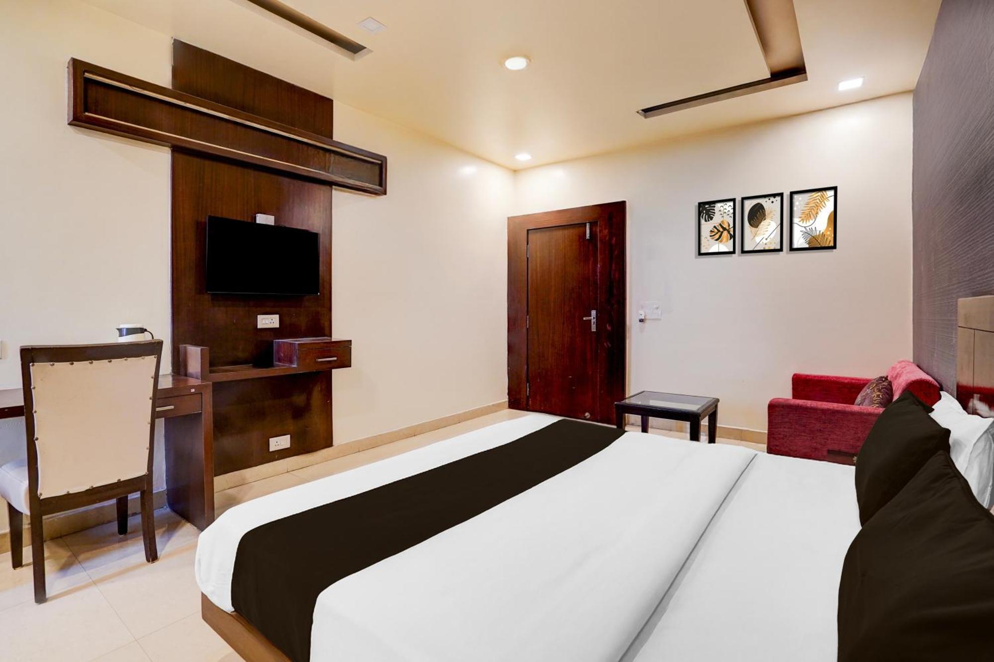 Super Townhouse Lalghati Near Airport ボーパール エクステリア 写真