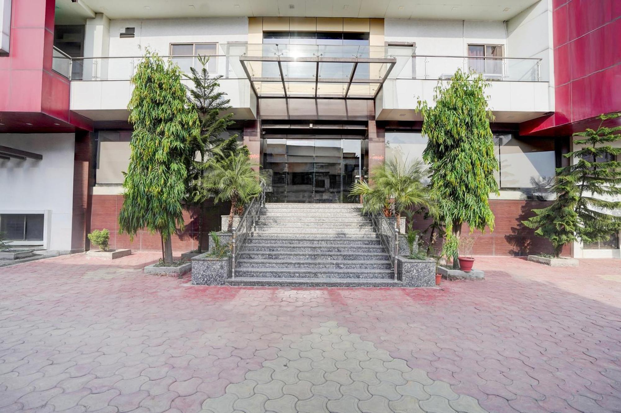 Super Townhouse Lalghati Near Airport ボーパール エクステリア 写真