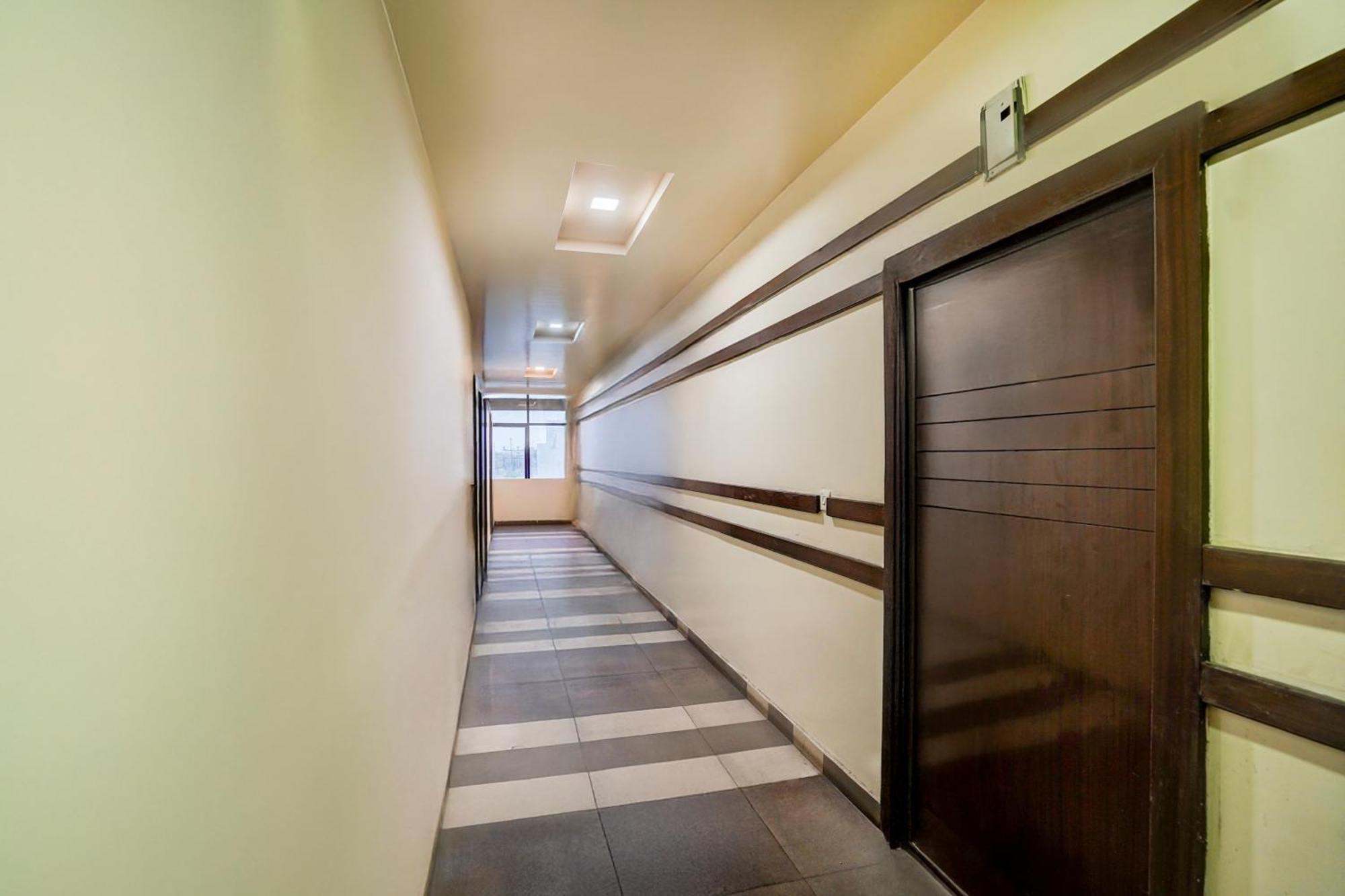 Super Townhouse Lalghati Near Airport ボーパール エクステリア 写真