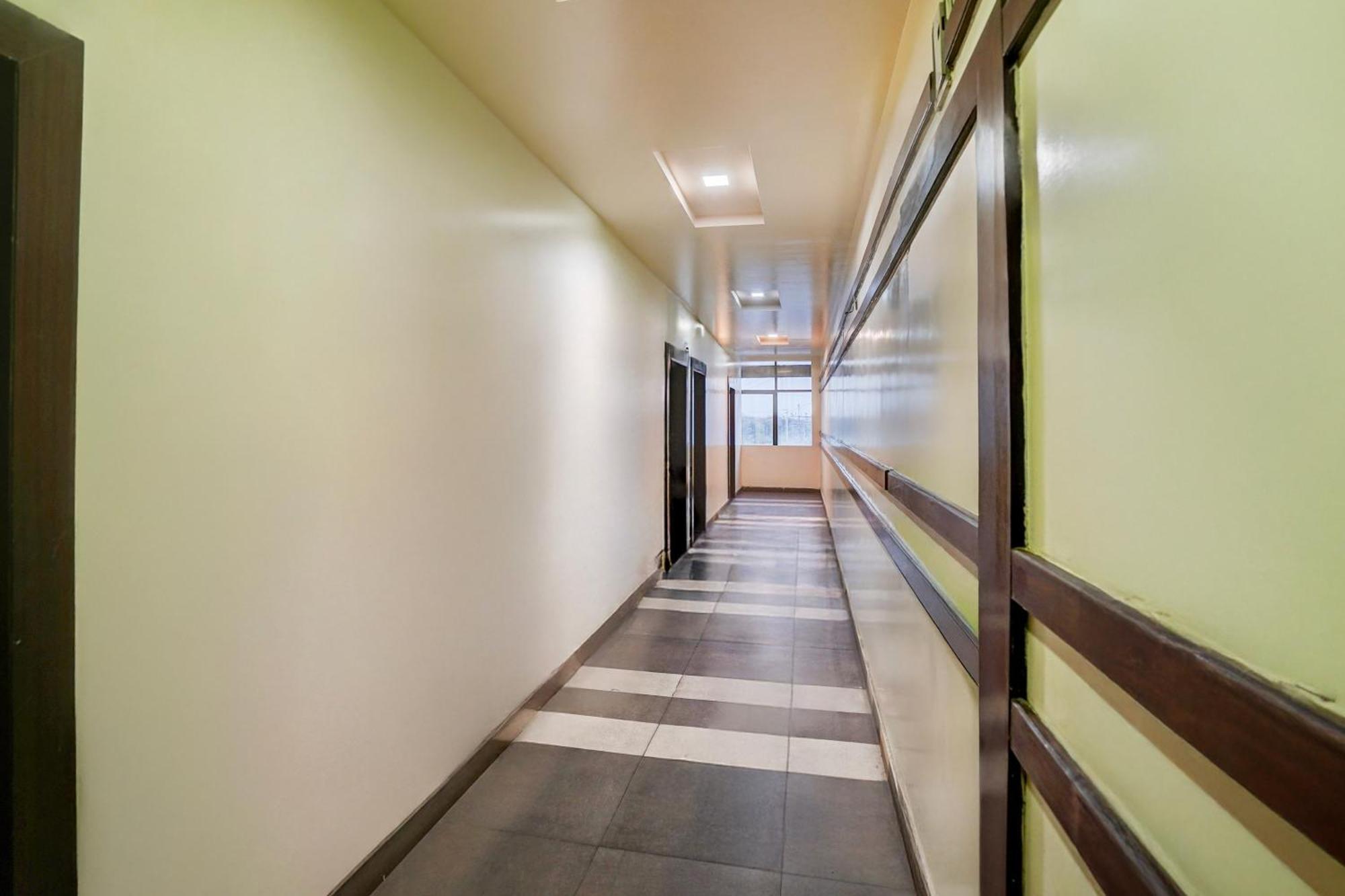 Super Townhouse Lalghati Near Airport ボーパール エクステリア 写真