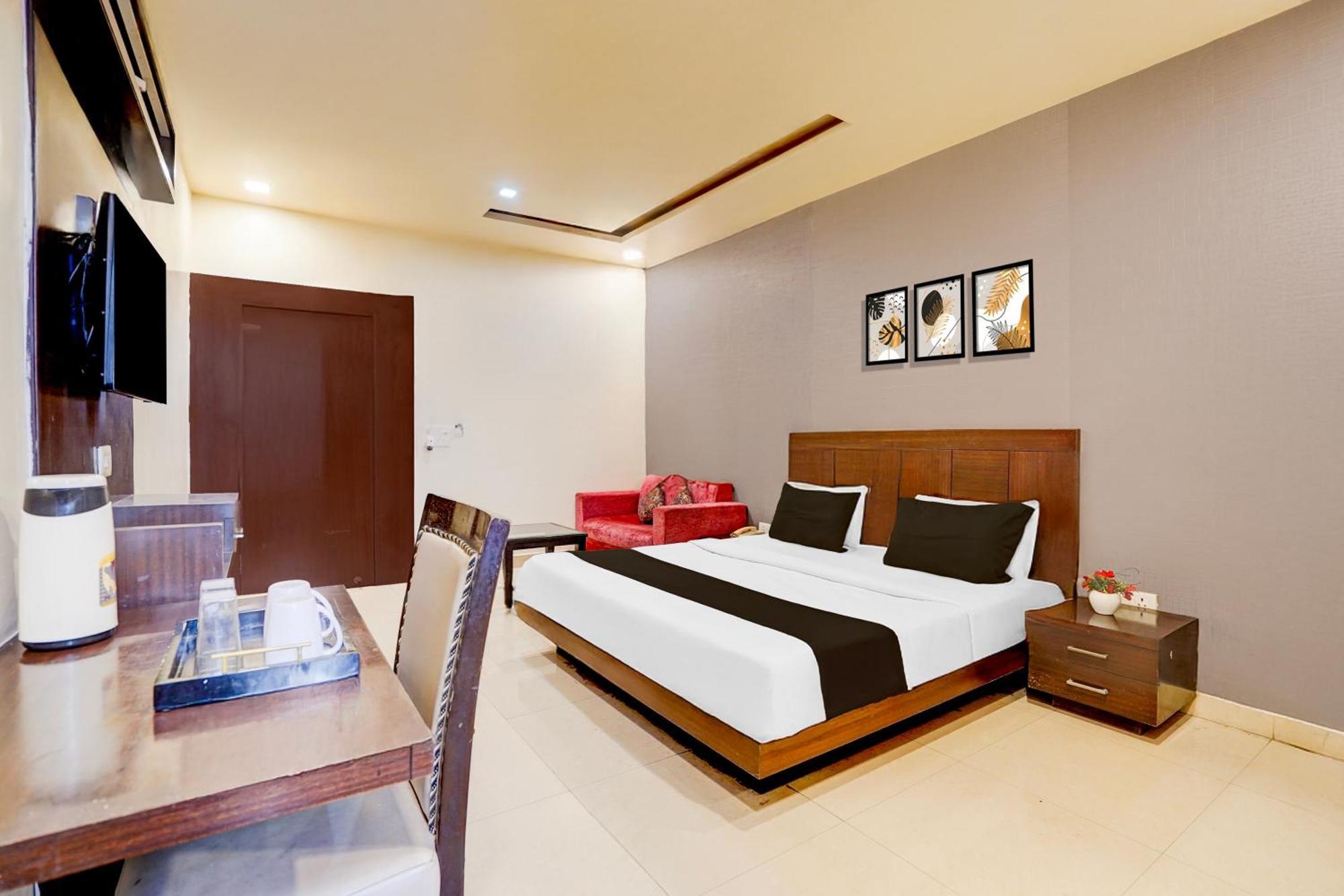 Super Townhouse Lalghati Near Airport ボーパール エクステリア 写真