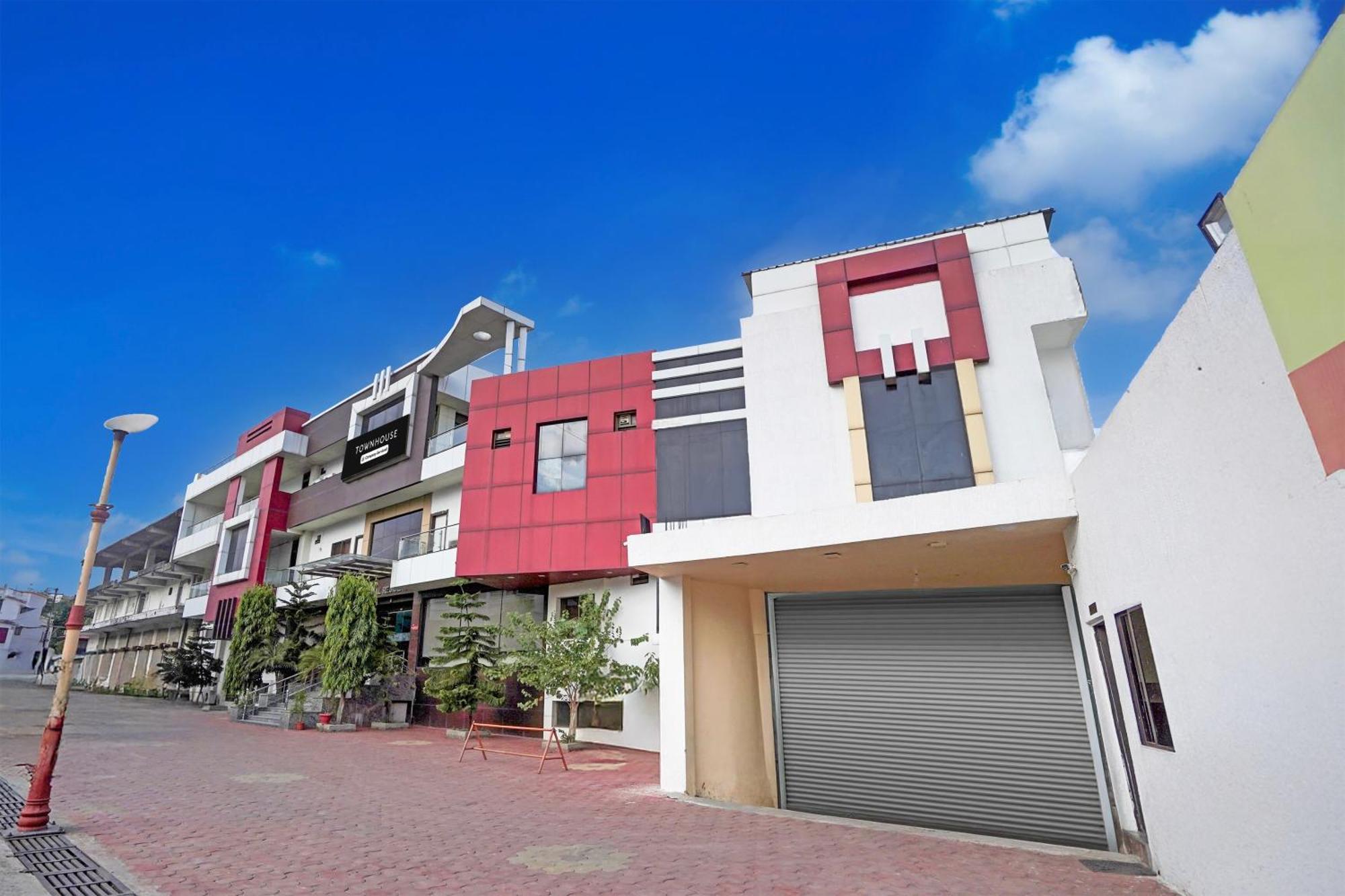 Super Townhouse Lalghati Near Airport ボーパール エクステリア 写真