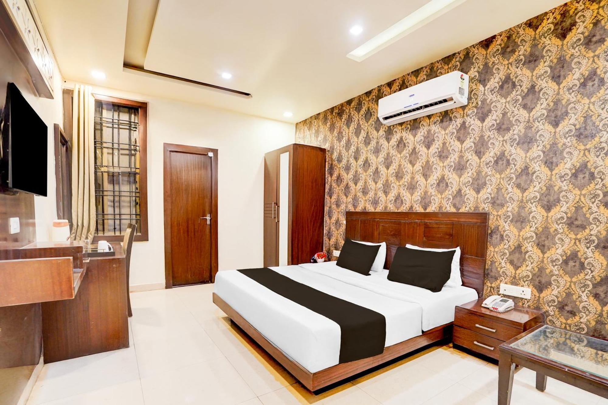 Super Townhouse Lalghati Near Airport ボーパール エクステリア 写真