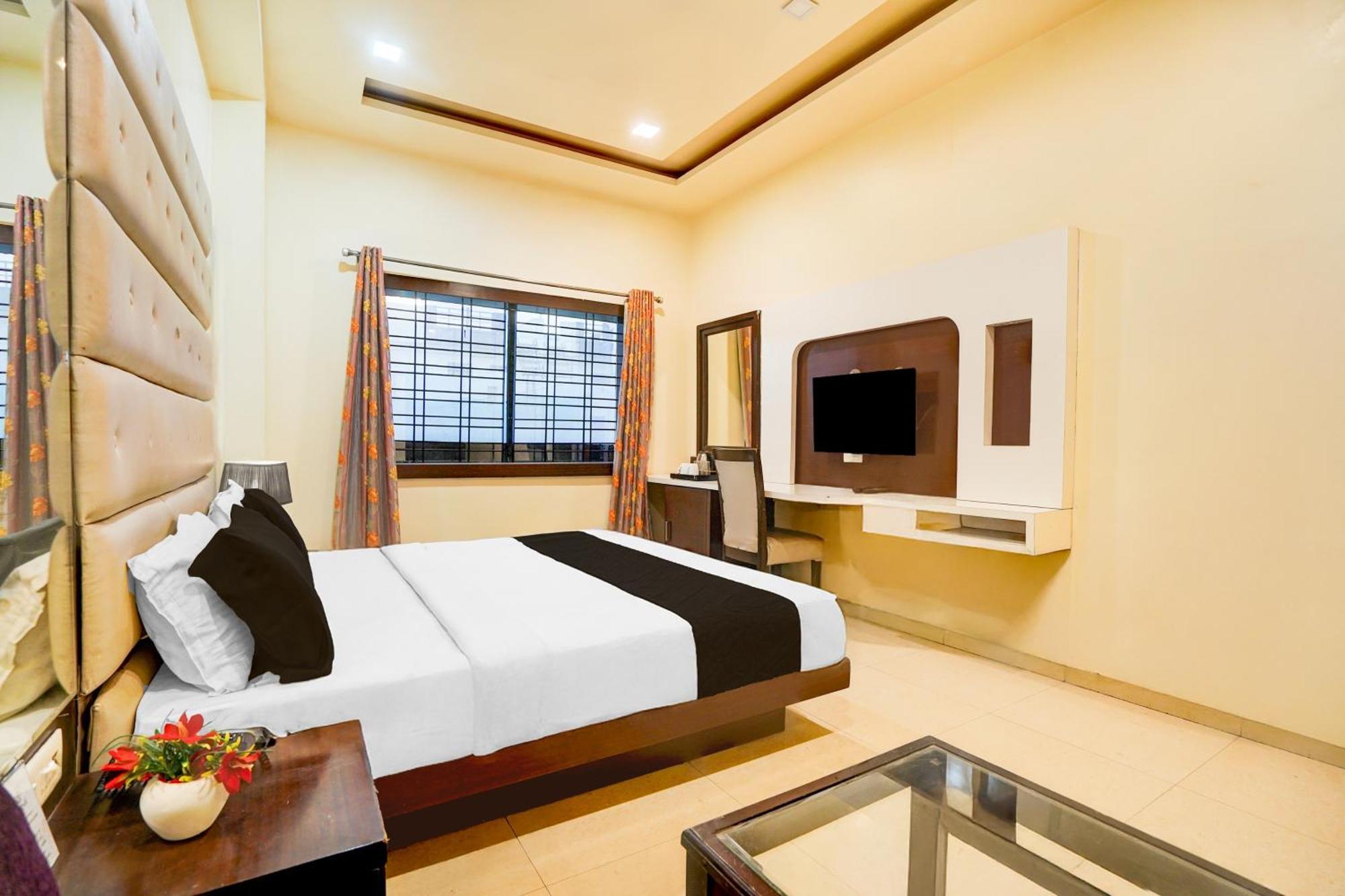 Super Townhouse Lalghati Near Airport ボーパール エクステリア 写真